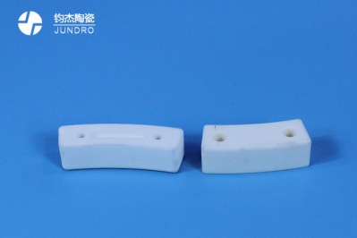 氧化鋁陶瓷和普通陶瓷的區(qū)別在哪里 氧化鋁陶瓷和普通陶瓷的區(qū)別在哪里